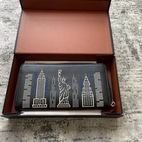 Coach Black Leather Wallet with NYC Landmark Design - Picture 6 of 7